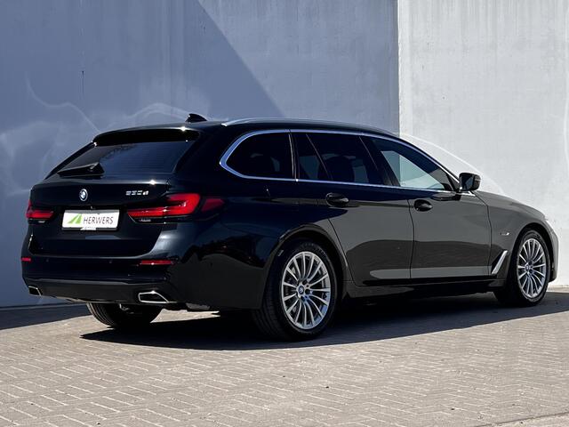 BMW 5-SERIE Touring 530e Business Edition Plus / Dealer onderhouden / Trekhaak Elektrisch 1.700kg / Luchtvering / Comfort Stoelen / EAER bereik 55 km / Adaptief CC /