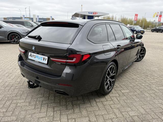 BMW 5-SERIE Touring 530e High Executive M Sport Panoramadak Laser Licht Trekhaak ACC Comfortzetels Carplay Head-Up Display Nappa Leer