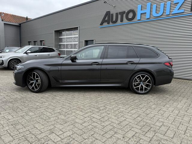 BMW 5-SERIE Touring 530e High Executive M Sport Panoramadak Laser Licht Trekhaak ACC Comfortzetels Carplay Head-Up Display Nappa Leer