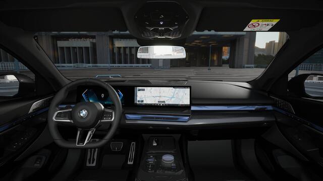 BMW 5-SERIE Touring 530e M Sport Automaat / Trekhaak / Adaptieve LED / Stoelventilatie / Parking Assistant / Stoelverwarming / M Sportonderstel