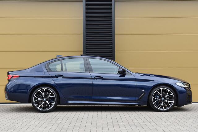 BMW 5-SERIE 530i High Executive * M Sportpakket * Comfortstoelen * Laser * Schuifdak * Live cockpit *