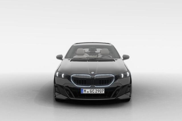 BMW 5-SERIE Touring 520i | M Sport Pro | Innovation Pack | Travel Pack | Comfort Pack