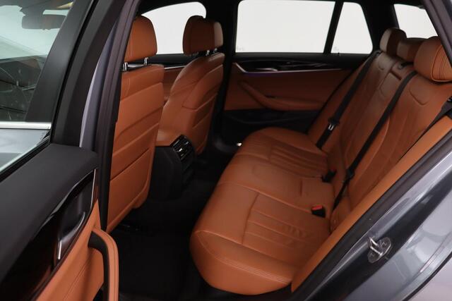BMW 5-SERIE 520i High Executive | Leder | 360 camera | Stoelverwarming | DAB | Navigatie | Full LED | Sfeerverlichting | Parkeerhulp | Climate control | Cruise control