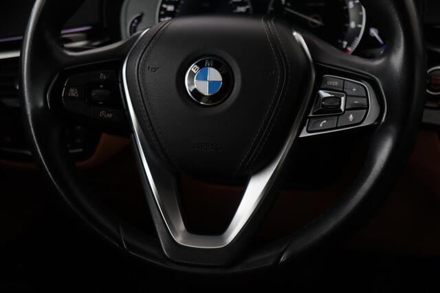BMW 5-SERIE 520i High Executive | Leder | 360 camera | Stoelverwarming | DAB | Navigatie | Full LED | Sfeerverlichting | Parkeerhulp | Climate control | Cruise control