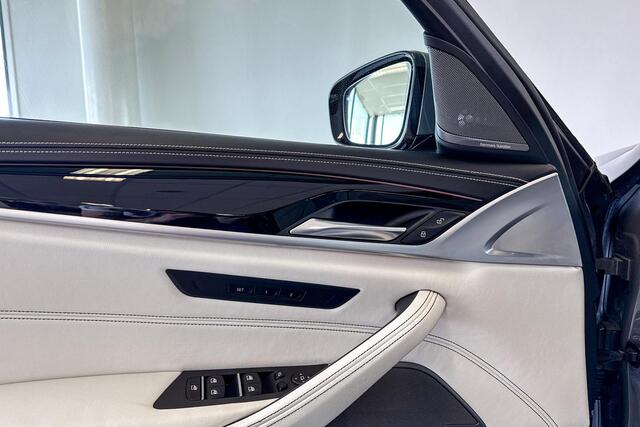 BMW 5-SERIE Touring 530i High Executive | M Sport | Glazen Panoramadak | Stoelventilatie | Harman Kardon | Headup Display |