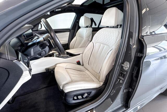 BMW 5-SERIE Touring 530i High Executive | M Sport | Glazen Panoramadak | Stoelventilatie | Harman Kardon | Headup Display |