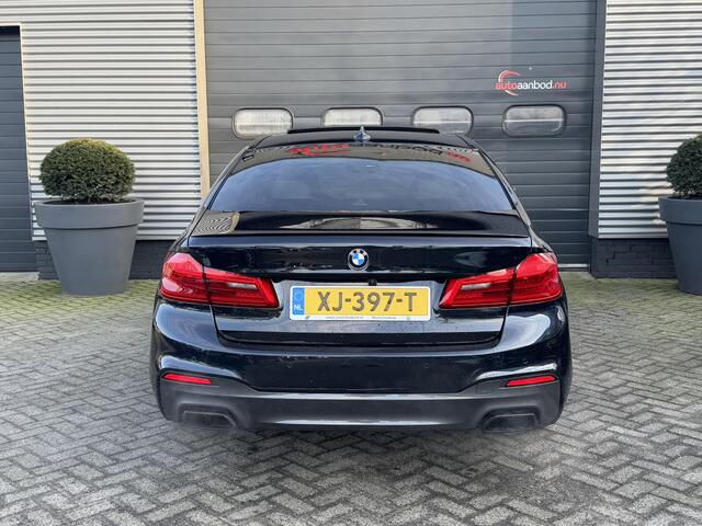 BMW 5-SERIE M550i xDrive High Executive | Panoramadak | Head-Up Display | Harmon Kardon | Camera | Stoel Ventilatie/Verwarming |