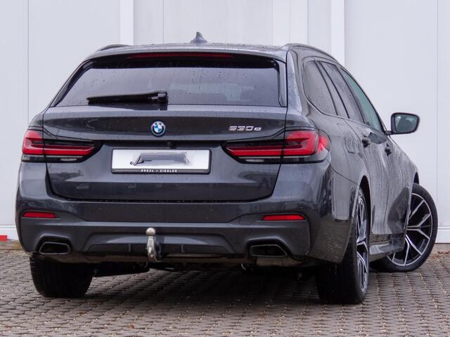 BMW 5-SERIE Touring 530e M-SPORT ** LASER, LEDER, PANORAMA, TREKH, SOPHISTO GRAU ** ¤ 38.000,= onder NP - Ex BMW-AG ** ** INFORMEER OOK NAAR ONZE AANTREKKELIJKE FINANCIAL-LEASE TARIEVEN **