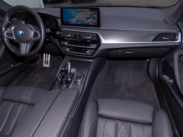 BMW 5-SERIE Touring 530e M-SPORT ** LASER, LEDER, PANORAMA, TREKH, SOPHISTO GRAU ** ¤ 38.000,= onder NP - Ex BMW-AG ** ** INFORMEER OOK NAAR ONZE AANTREKKELIJKE FINANCIAL-LEASE TARIEVEN **