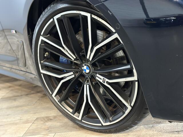 BMW 5-SERIE Touring 530i High Executive Edition M Sport | Laser | Panorama | Virtual | Luchtvering | Leer | 360 Camera | Trekhaak | Head Up | Apple Carplay | Isofix | NAP |