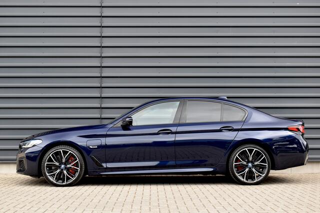 BMW 5-SERIE 545e xDrive 394pk M Sport Plus | Laserlight | 20'' Velgen | 360 Camera | Comfort Zetels | Head-Up |