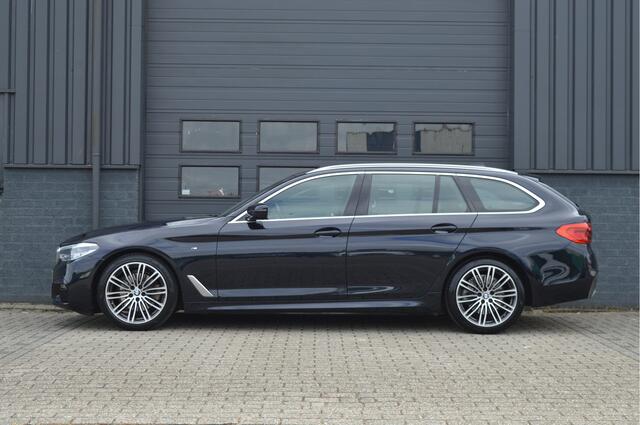 BMW 5-SERIE Touring 520i High Executive | M-PAKKET | PANO | HUD | CAMERA | LED | DAB |