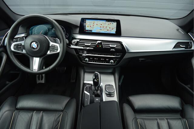 BMW 5-SERIE Touring 520i High Executive | M-PAKKET | PANO | HUD | CAMERA | LED | DAB |