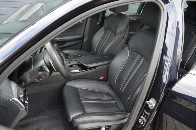 BMW 5-SERIE Touring 520i High Executive | M-PAKKET | PANO | HUD | CAMERA | LED | DAB |