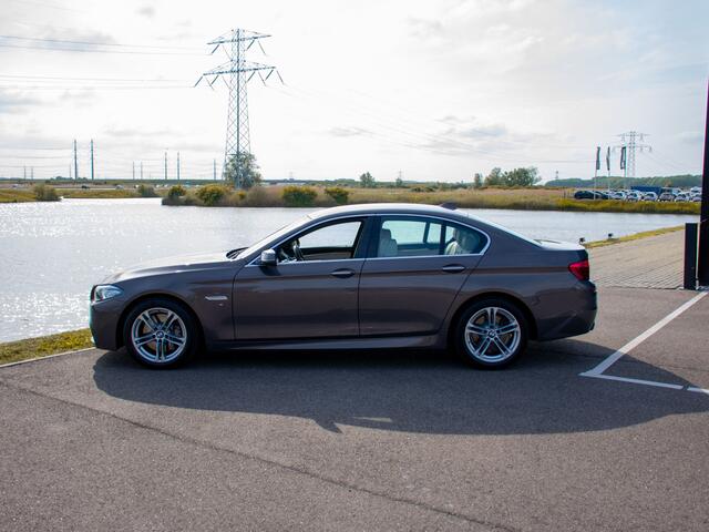 BMW 5-SERIE 528i M Sport Edition Trekhaak | Stuurverwarming | Head-up | Camera | Driving Assistant Plus |