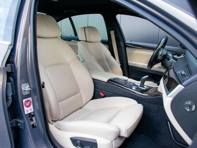 BMW 5-SERIE 528i M Sport Edition Trekhaak | Stuurverwarming | Head-up | Camera | Driving Assistant Plus |