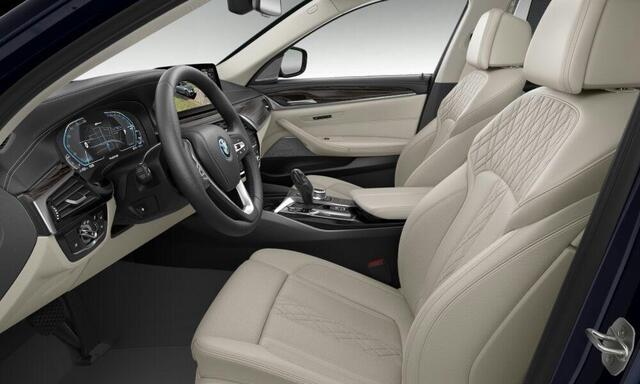 BMW 5-SERIE Touring 530e Business Edition Plus Panoramadak - Harman Kardon - Nappa leder - Stoelventilatie - Comfortstoelen - Head-up - Parking Assistant Plus - Comfort Access