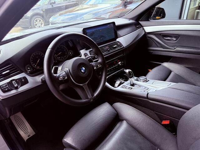 BMW 5-SERIE Touring 520i M Sport Edition Pano/Comfort/NL Auto