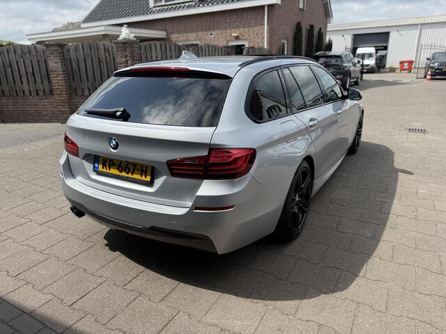 BMW 5-SERIE Touring 520i M Sport Edition Pano/Comfort/NL Auto