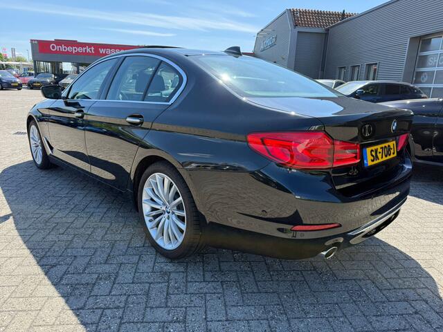 BMW 5-SERIE 520i High Executive Luxury Harman Kardon Schuif kantel dak Camera Trekhaak