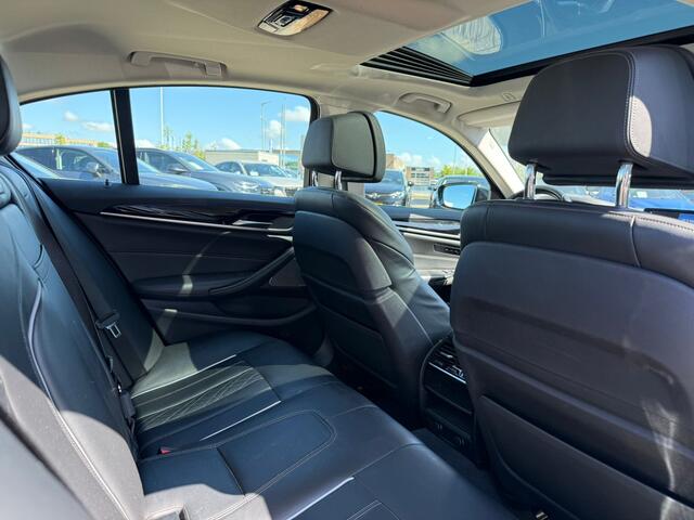 BMW 5-SERIE 520i High Executive Luxury Harman Kardon Schuif kantel dak Camera Trekhaak