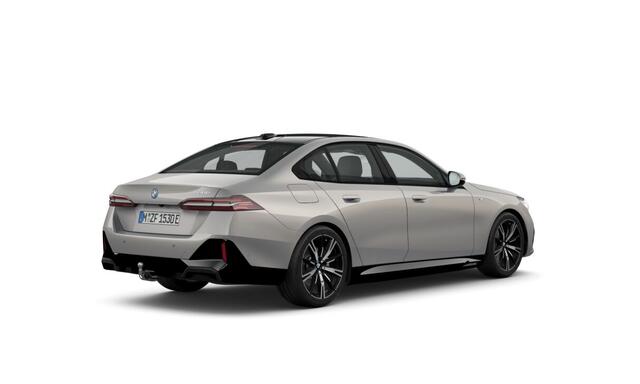 BMW 5-SERIE 530e | M-Sport | 20'' | Panorama. | Park. Plus | Stoelvent. | Elek. stoel. | Trekhaak | Head-Up | Stuur + stoelverw. voor/achter