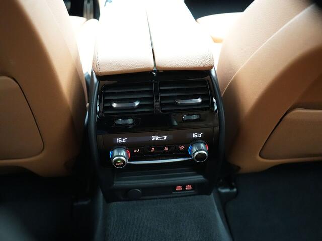 BMW 5-SERIE Touring 530e M-Sport Plug In Hybrid PHEV | Adaptive Cruise | Trekhaak af Fabriek | Laser LED | Carplay | Camera | Head Up | Electrische Lederen Sportstoelen | Stoel Verwarming | Sfeerverlichting |