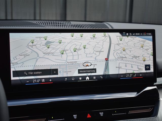 BMW 5-SERIE Touring 530e xDrive M Sport | DRIVING ASS. PLUS | HARMAN KARDON | ELEKTR. TREKHAAK | ACHTERUITRIJ CAMERA | AMBIANCE VERLICHTING | ELEKTR. VERST. STOELEN | STOEL- EN STUURVERWARMING |