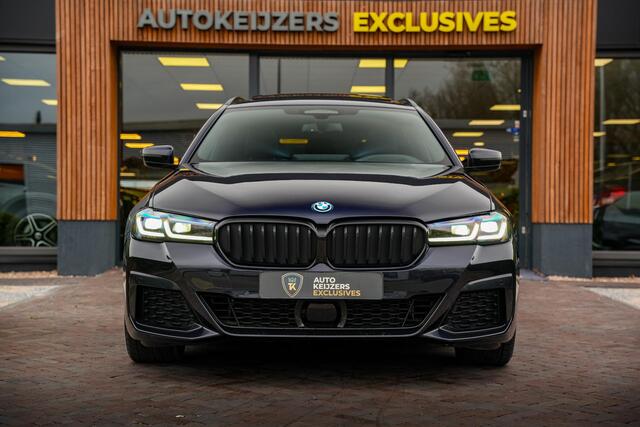 BMW 5-SERIE Touring 530e M-Pakket Panodak ACC Leer Camera Stoelverw. HUD Keyless Dode Hoek