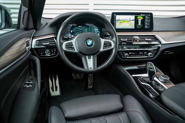 BMW 5-SERIE Touring 530e M-Pakket Panodak ACC Leer Camera Stoelverw. HUD Keyless Dode Hoek