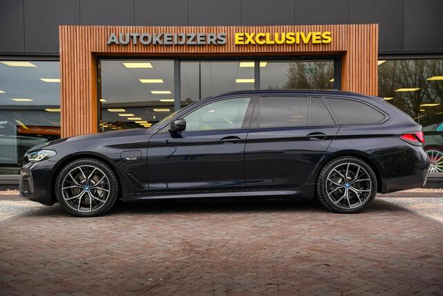 BMW 5-SERIE Touring 530e M-Pakket Panodak ACC Leer Camera Stoelverw. HUD Keyless Dode Hoek