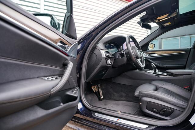 BMW 5-SERIE Touring 530e M-Pakket Panodak ACC Leer Camera Stoelverw. HUD Keyless Dode Hoek