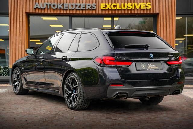 BMW 5-SERIE Touring 530e M-Pakket Panodak ACC Leer Camera Stoelverw. HUD Keyless Dode Hoek
