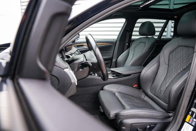 BMW 5-SERIE Touring 530e M-Pakket Panodak ACC Leer Camera Stoelverw. HUD Keyless Dode Hoek