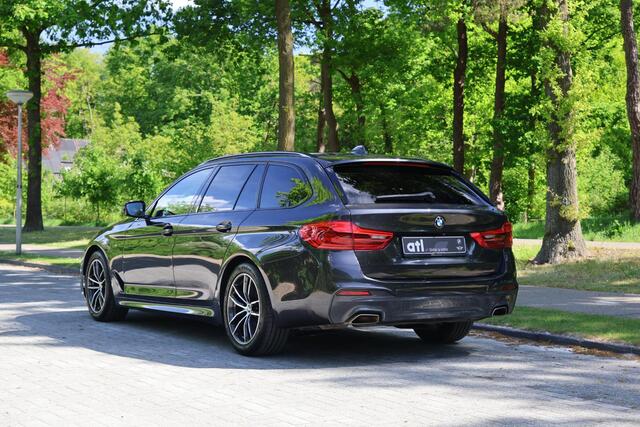 BMW 5-SERIE Touring 530i High Executive M-sportpakket, Stoelverwarming, DAB Driving Assistent Plus, Parkeerhulpsysteem, hoogglans, DAB, Uitgebreid spiegelpakket, Sportstoelen, BMW Live Cockpit, etc.