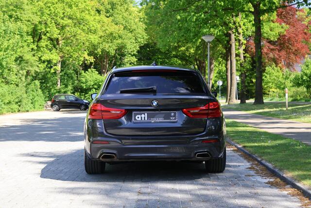 BMW 5-SERIE Touring 530i High Executive M-sportpakket, Stoelverwarming, DAB Driving Assistent Plus, Parkeerhulpsysteem, hoogglans, DAB, Uitgebreid spiegelpakket, Sportstoelen, BMW Live Cockpit, etc.