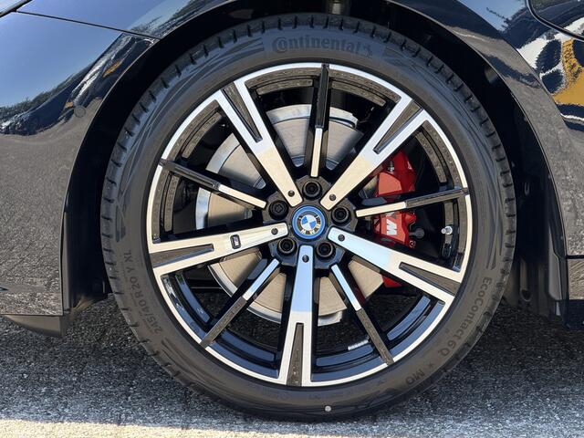 BMW 5-SERIE 530e | M-Sport Pro | 20'' | Harman/Kardon | Elek. stoel. | Park. Plus | Stoelvent. | Trekhaak | Stoelverw. voor/achter | Driv. Ass.