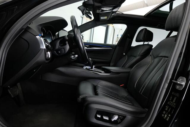 BMW 5-SERIE Touring 530i xDrive Sport-Line | SCHUIF-KANTEL | TREKHAAK | VEEL LUXE |