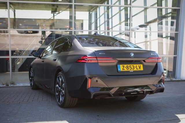 BMW 5-SERIE 550e xDrive | 500PK | Sfeerverlichting | Pano | Carplay |