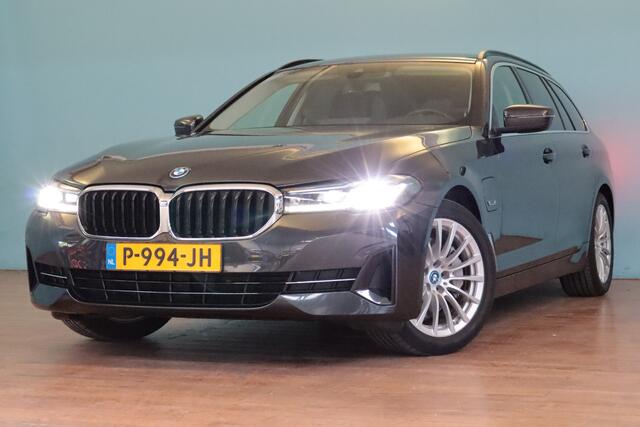 BMW 5-SERIE Touring 520e Business Edition Plus | NAVI | PDC V+A | LEER | ELEKTR STOEL+KLEP | TREKHAAK INKL |