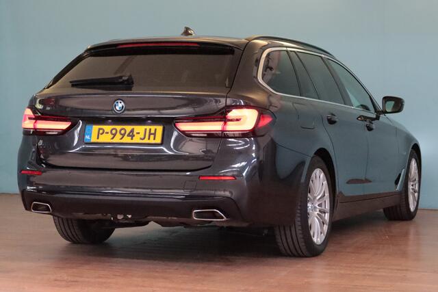 BMW 5-SERIE Touring 520e Business Edition Plus | NAVI | PDC V+A | LEER | ELEKTR STOEL+KLEP | TREKHAAK INKL |