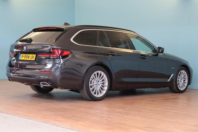 BMW 5-SERIE Touring 520e Business Edition Plus | NAVI | PDC V+A | LEER | ELEKTR STOEL+KLEP | TREKHAAK INKL |