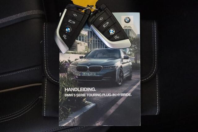 BMW 5-SERIE Touring 520e Business Edition Plus | NAVI | PDC V+A | LEER | ELEKTR STOEL+KLEP | TREKHAAK INKL |