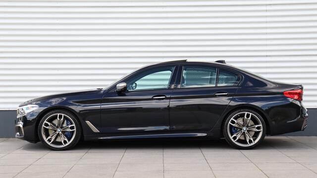 BMW 5-SERIE M550i xDrive High Executive | Massage | Bowers & Wilkins | Schuifdak | Head-up | M Onderstel Professional | Stoelventilatie