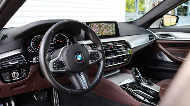 BMW 5-SERIE M550i xDrive High Executive | Massage | Bowers & Wilkins | Schuifdak | Head-up | M Onderstel Professional | Stoelventilatie