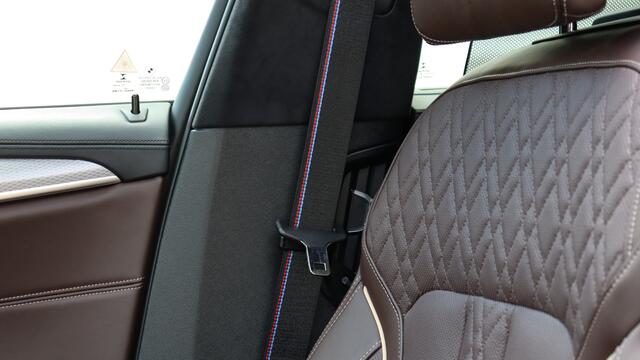 BMW 5-SERIE M550i xDrive High Executive | Massage | Bowers & Wilkins | Schuifdak | Head-up | M Onderstel Professional | Stoelventilatie