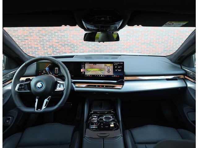 BMW 5-SERIE Touring 550e xDrive *Direct leverbaar!*Full option*