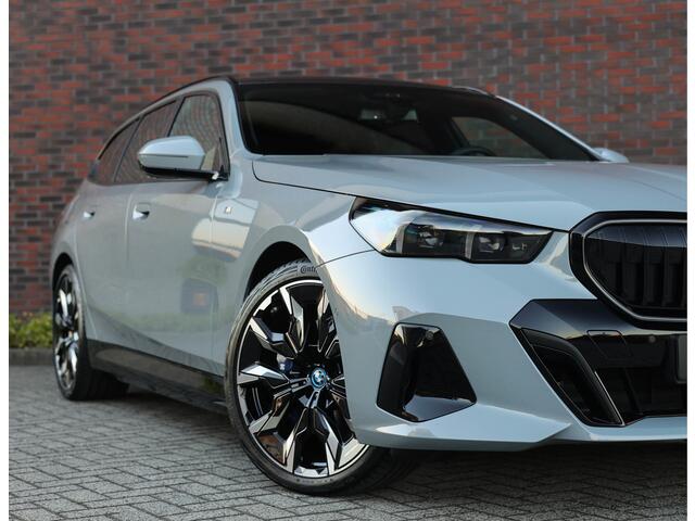 BMW 5-SERIE Touring 550e xDrive *Direct leverbaar!*Full option*