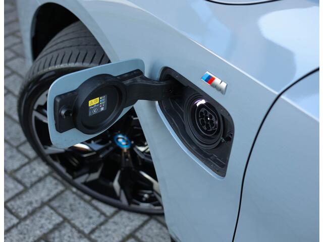 BMW 5-SERIE Touring 550e xDrive *Direct leverbaar!*Full option*