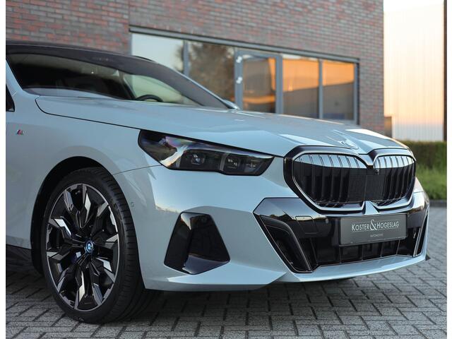 BMW 5-SERIE Touring 550e xDrive *Direct leverbaar!*Full option*